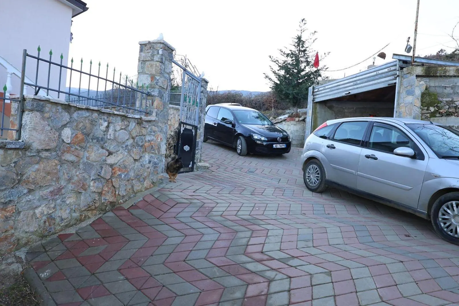 Anjel Home Piskupat Albania