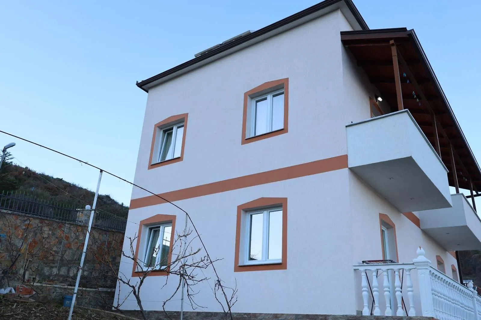 Anjel Home Piskupat 0*,  Albanien